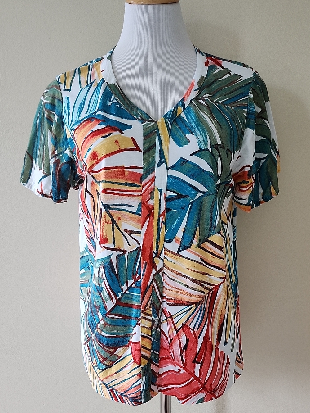 Chico's Colorful Tropical Leaf V-Neck Tee